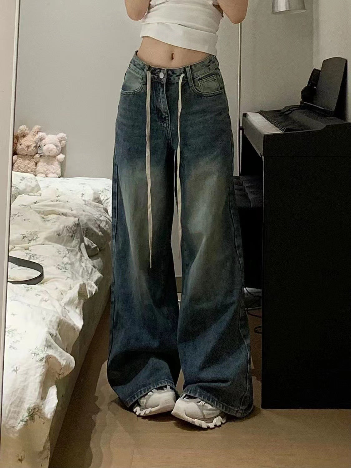 583884092-1