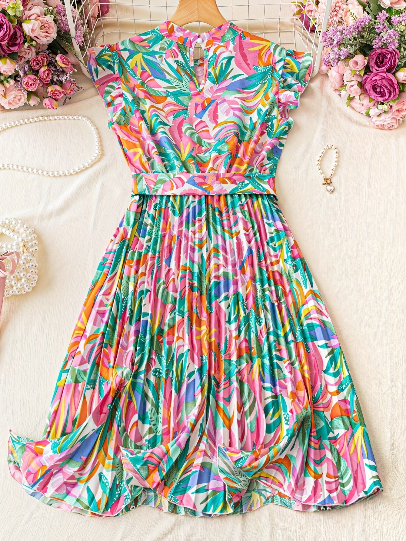 Elegante vestito a linea A con stampa floreale per donna, con design pieghettato e maniche a ruchino - Motivo tropicale vibrante, spalla scoperta, gamba a vita per primavera/estate/autunno, vestito primaverile/estivo | Vestito a linea A pieghettato | Det