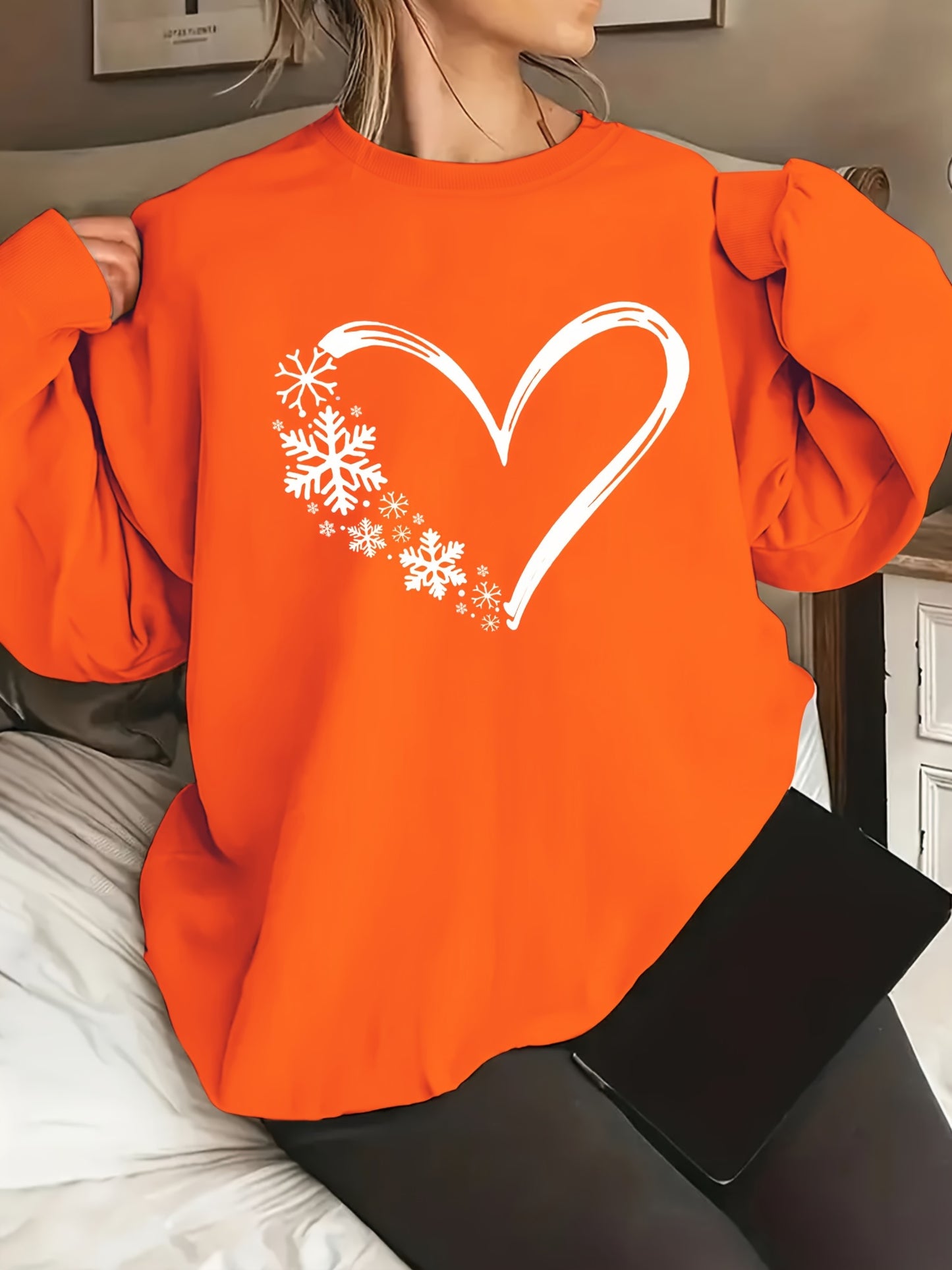 Women's Casual Heart & Snowflake Print Sweatshirt - Cozy Polyester, Long Sleeve, Crew Neck Pullover for All Seasons