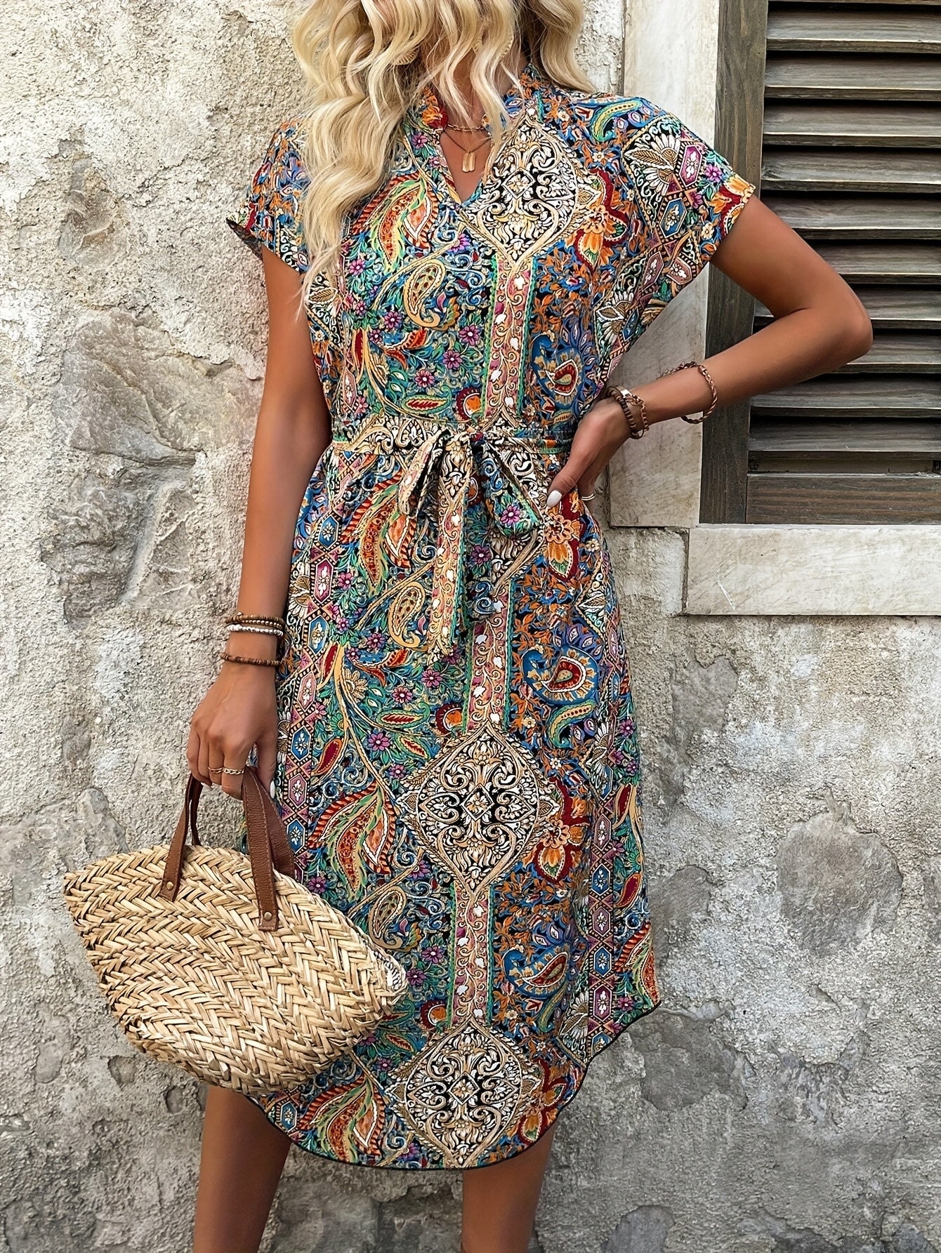 Abito Midi Elegante Floreale da Vacanza con Cintura - Scollo a V, Manica Corta, Orlo Asimmetrico, Poliestere, Lavabile in Lavatrice - Perfetto per Fughe Estive, Abito da Vacanza