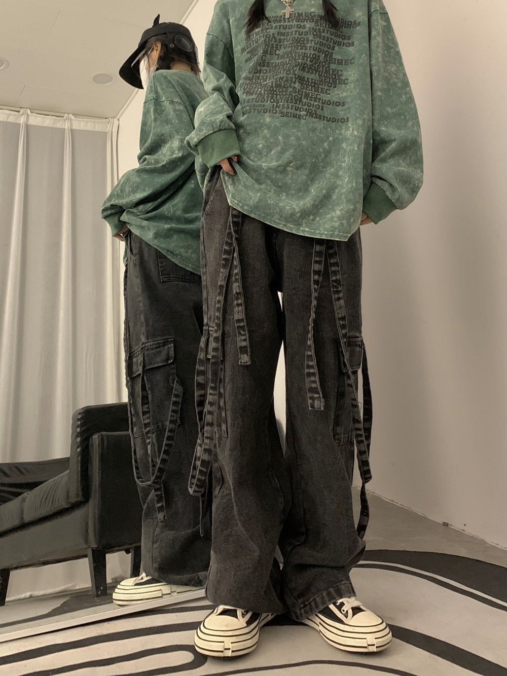 852560196-1