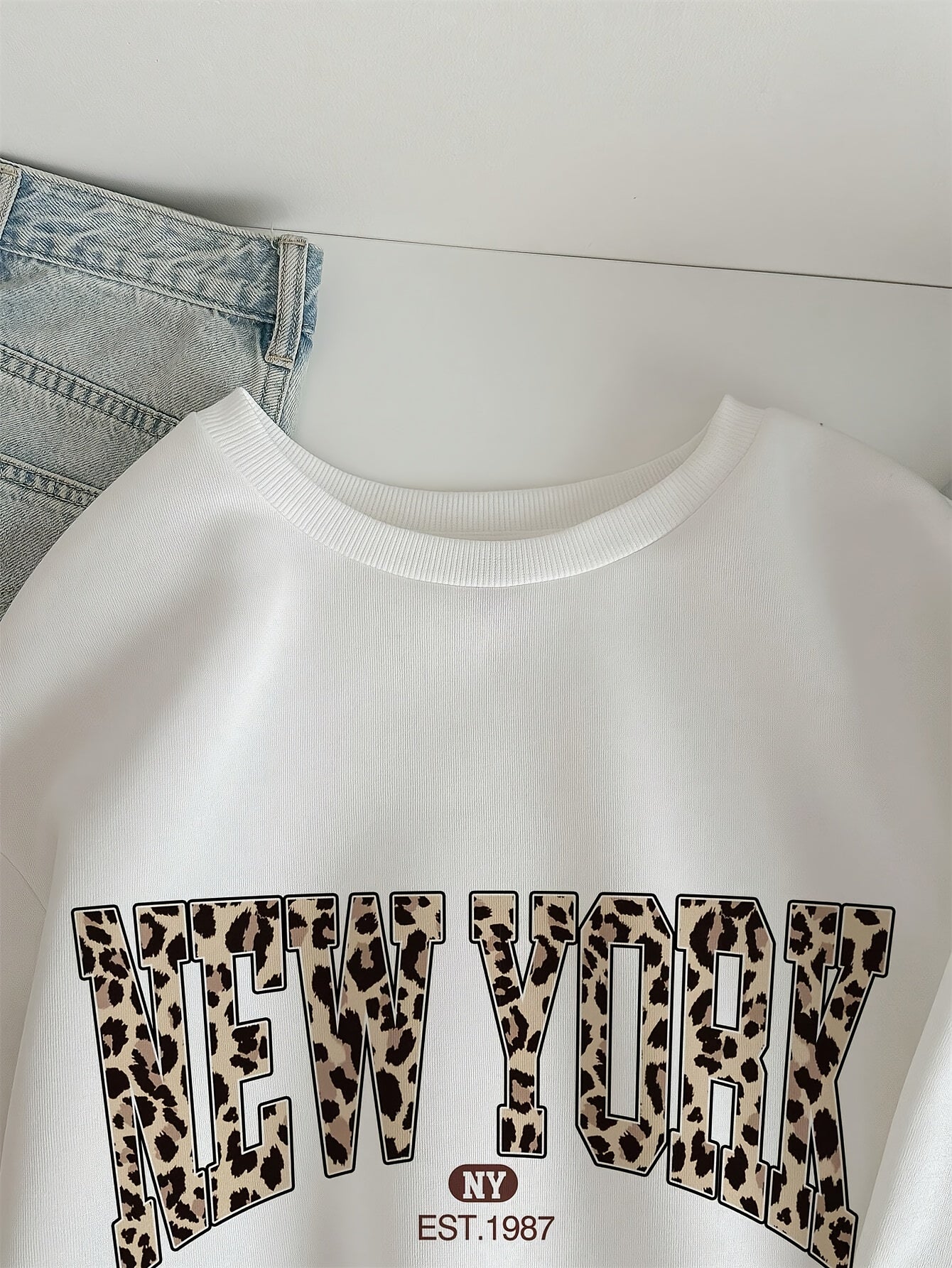 Women's Casual Loose Leopard Print "New York" Letter Sweatshirt, Polyester, Round Neck, Regular Length, Long Sleeves, Fall/Winter Fashion Pullover Hoodie