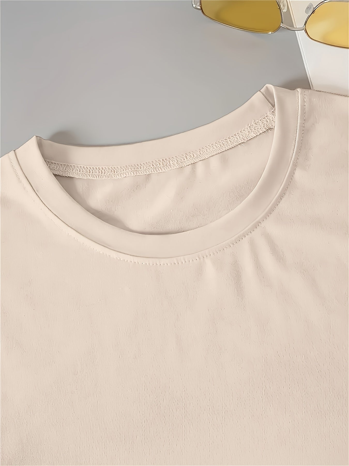Abito t-shirt casual da donna per la primavera/estate con carino stampo di orso - "Swag" testo, maniche corte, scollo rotondo, leggero beige, perfetto per casa o uscite casuali, abbigliamento casual | Stampa giocosa | Aderenza comoda, abito con stampo di
